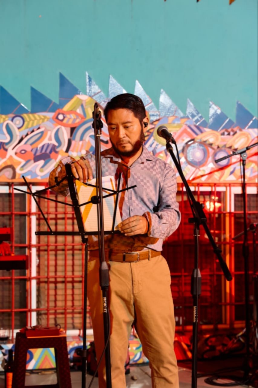 Artista Marlov Barrios estrena espectáculo que fusiona artes visuales, música y poesía